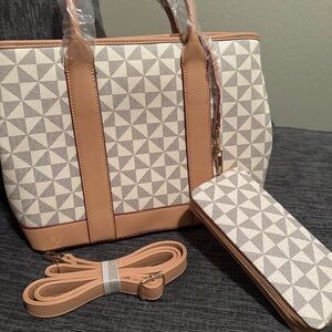 Brand New Purse w/Straps and Wallet Brand New